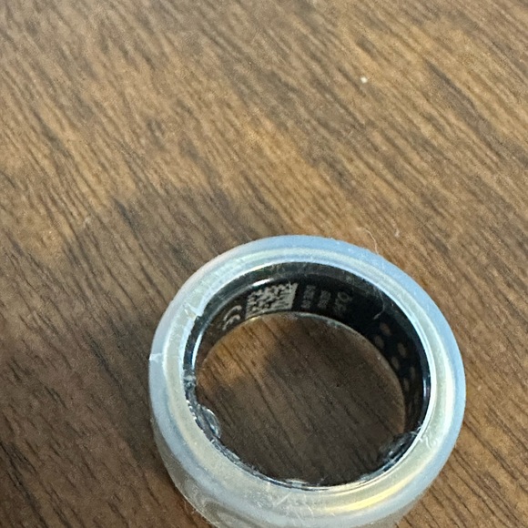 Oura ring size 8 - Picture 5 of 5